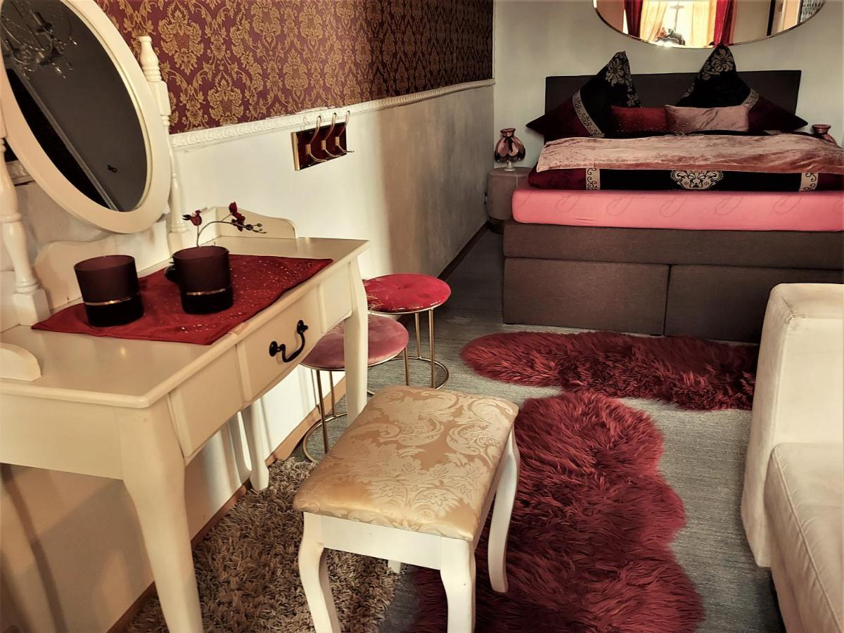 Schloss Weichs Zu Regensburg Mit 2Schlafzimmer Parkplatz Internet 75Qm Zentrum Ngoại thất bức ảnh