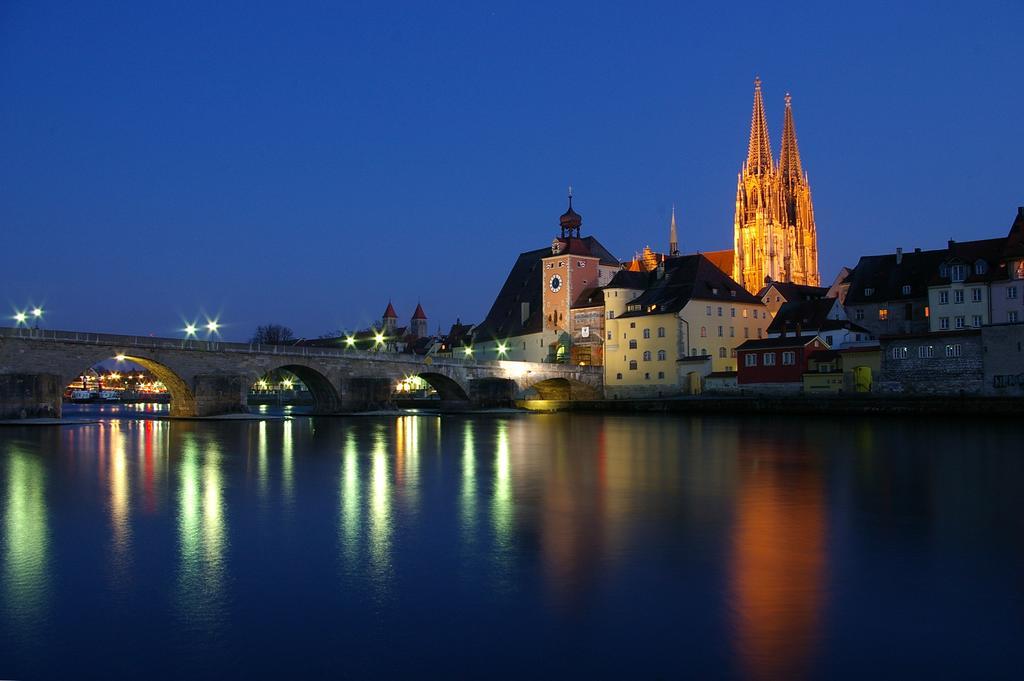 Schloss Weichs Zu Regensburg Mit 2Schlafzimmer Parkplatz Internet 75Qm Zentrum Ngoại thất bức ảnh